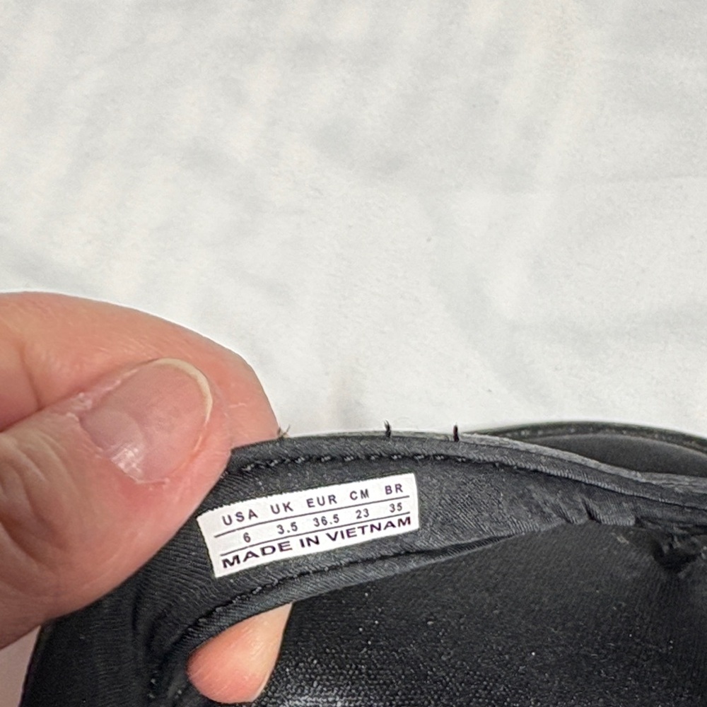 Under Armour Black Flip Flops with Logo - Picture 4 of 4